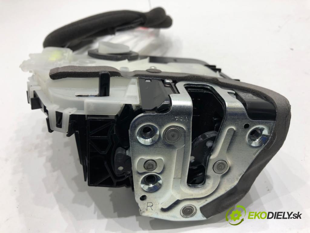LEXUS LBX  2025 100 kW Hybrid (MAYH10)   (1490 ccm / 100 kW / 136 KM) 1490 zámok Dvere pravy zad 