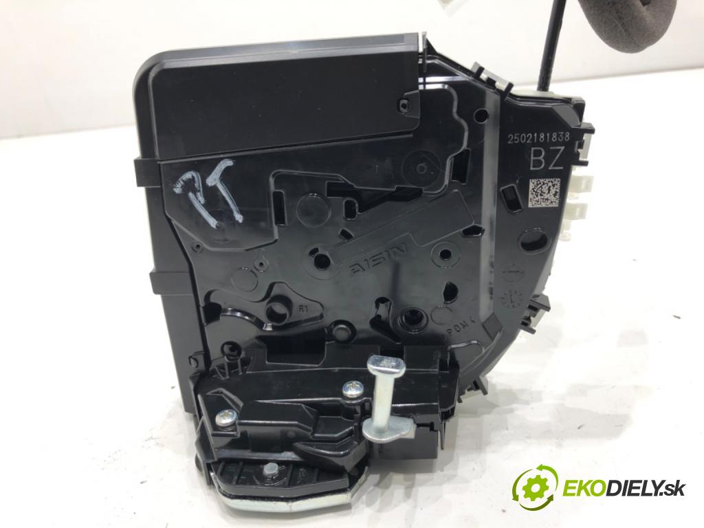 LEXUS LBX  2025 100 kW Hybrid (MAYH10)   (1490 ccm / 100 kW / 136 KM) 1490 zámok Dvere pravy zad