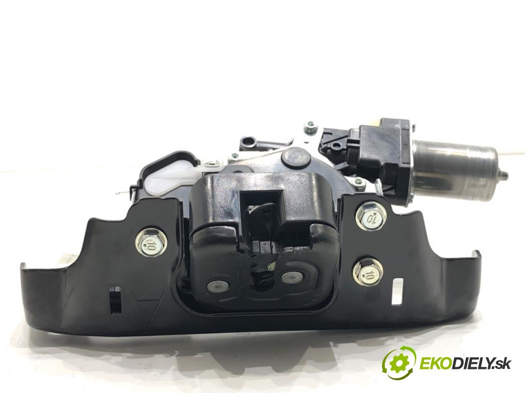 LEXUS LBX  2025 100 kW Hybrid (MAYH10)   (1490 ccm / 100 kW / 136 KM) 1490 zámok dverí zad 412320-10500