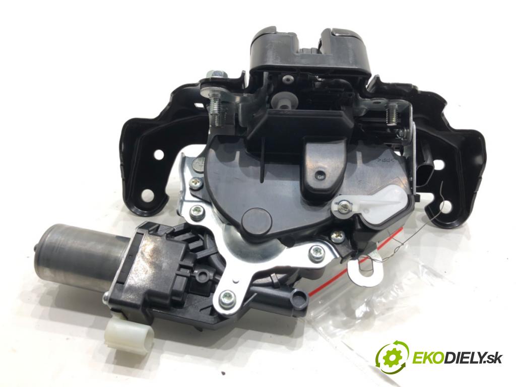 LEXUS LBX  2025 100 kW Hybrid (MAYH10)   (1490 ccm / 100 kW / 136 KM) 1490 zámok dverí zad 412320-10500