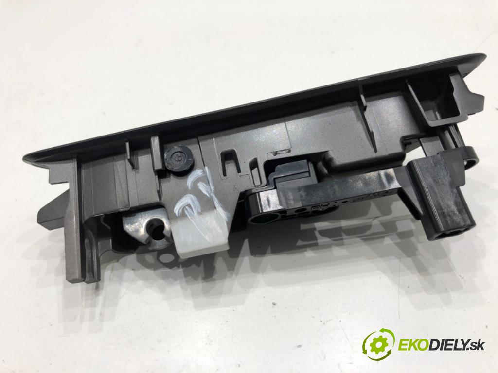LEXUS LBX  2025 100 kW Hybrid (MAYH10)   (1490 ccm / 100 kW / 136 KM) 1490 Kľučka vnútorná pravy predný