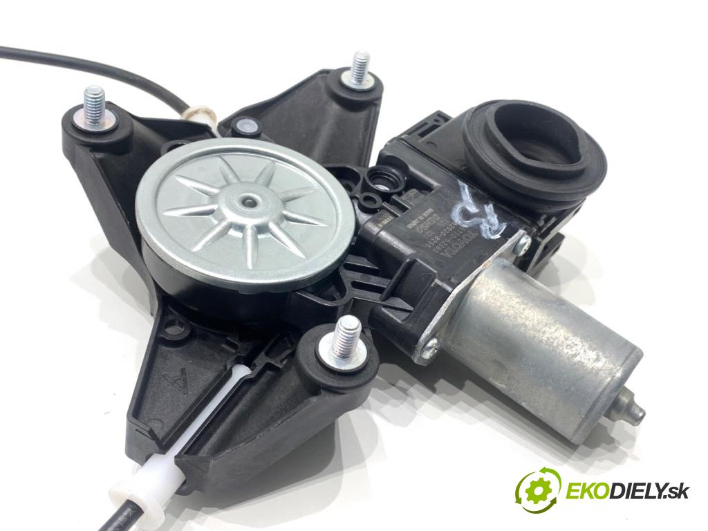 LEXUS LBX  2025 100 kW Hybrid (MAYH10)   (1490 ccm / 100 kW / 136 KM) 1490 Mechanizmus okna pravy predný 85710-52380