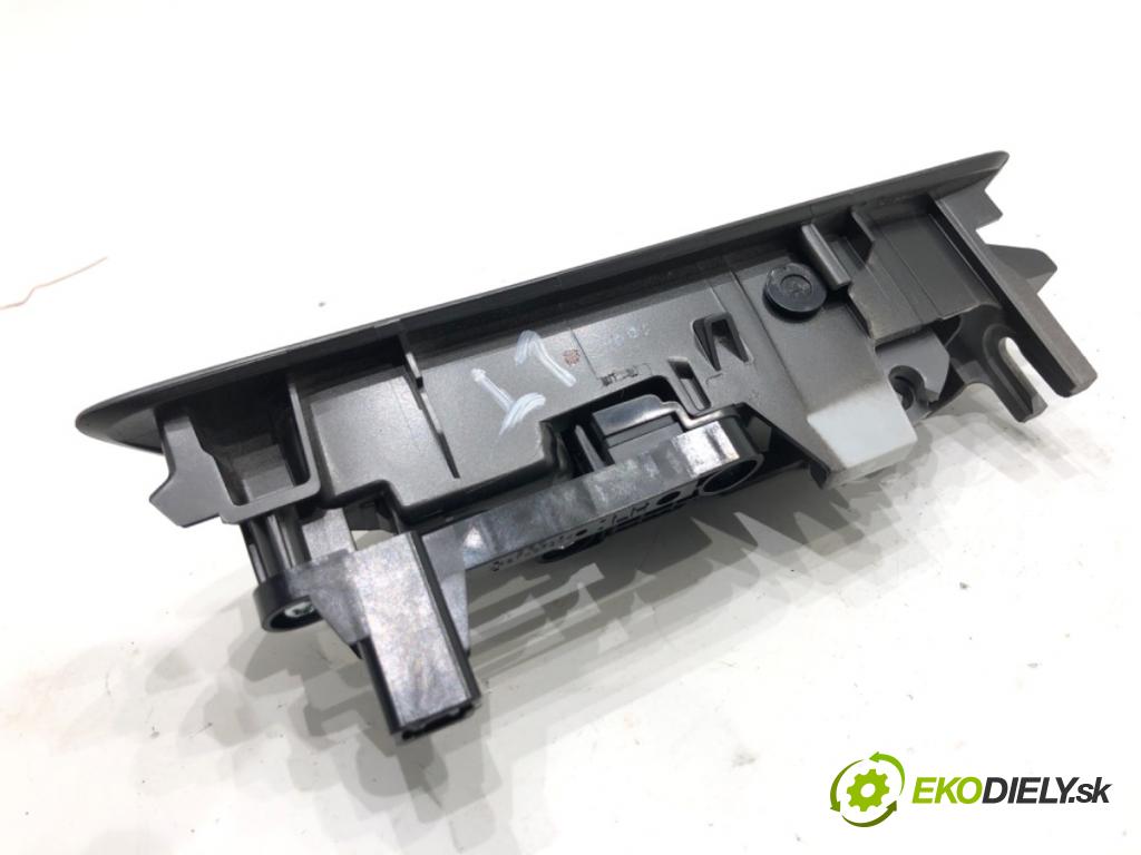 LEXUS LBX  2025 100 kW Hybrid (MAYH10)   (1490 ccm / 100 kW / 136 KM) 1490 Kľučka vnútorná ľavy zad