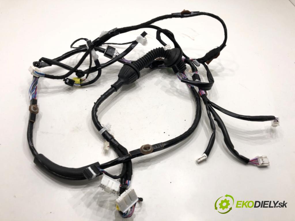 LEXUS LBX 2025 100 kW Hybrid (MAYH10) (1490 ccm / 100 kW / 136 KM) 1490 káblovačka dveře přední část levý 82152-5C721