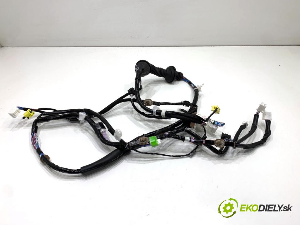 LEXUS LBX  2025 100 kW Hybrid (MAYH10)   (1490 ccm / 100 kW / 136 KM) 1490 káblovačka dveře přední část pravý 82151-5CB71