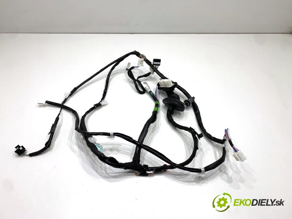 LEXUS LBX  2025 100 kW Hybrid (MAYH10)   (1490 ccm / 100 kW / 136 KM) 1490 Káblovačka Dvere zad ľavy 82154-52681