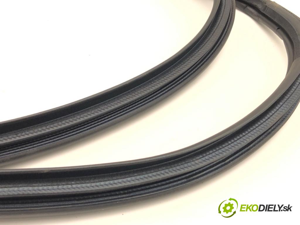 LEXUS LBX  2025 100 kW Hybrid (MAYH10)   (1490 ccm / 100 kW / 136 KM) 1490 těsnění dveře zadní část pravá  (Karoserie ostatní)