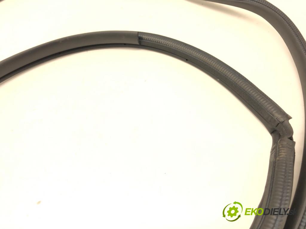 LEXUS LBX  2025 100 kW Hybrid (MAYH10)   (1490 ccm / 100 kW / 136 KM) 1490 těsnění dveře zadní část pravá  (Karoserie ostatní)