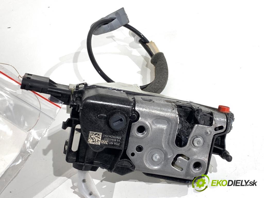 CITROEN C4 CACTUS liftback 2019 81 kW 1.2 THP 110 1199 zámok Dvere pravy zad 190388