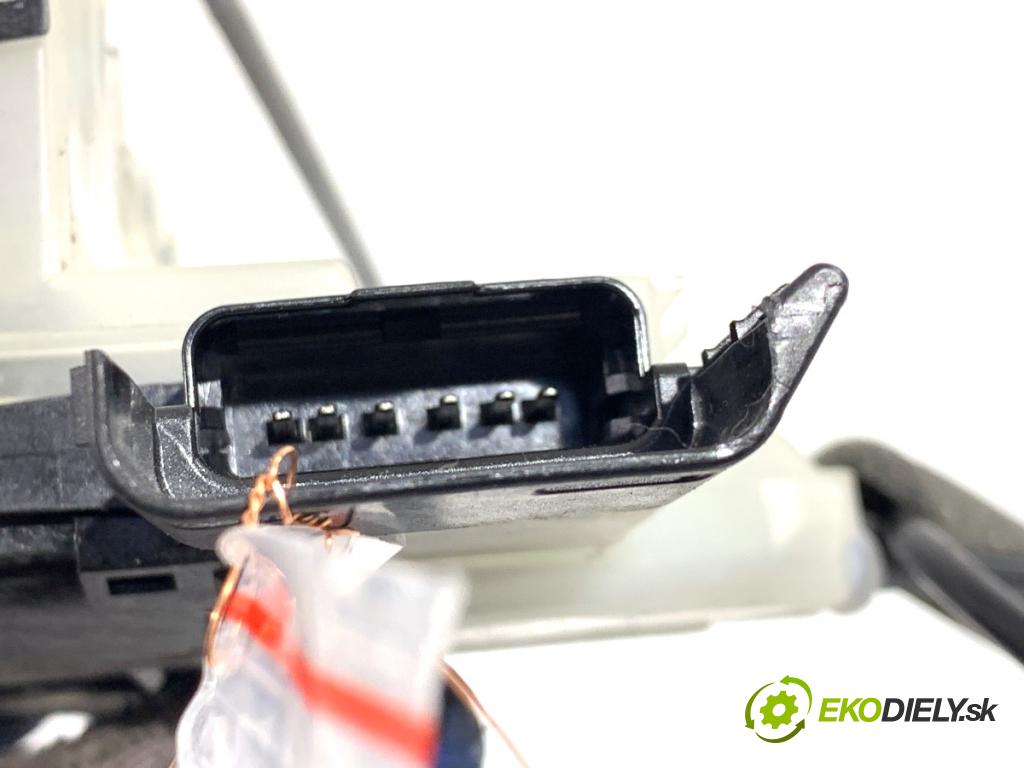 CITROEN C4 CACTUS liftback 2019 81 kW 1.2 THP 110 1199 zámok Dvere pravy zad 190388