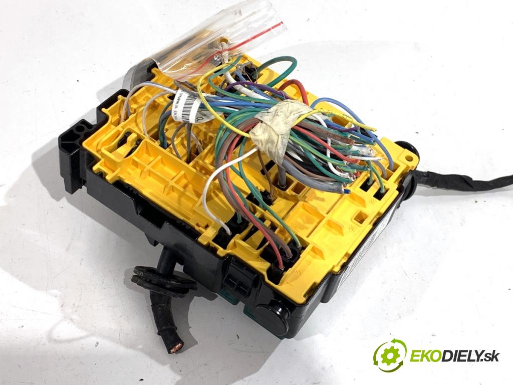 CITROEN C4 CACTUS liftback 2019 81 kW 1.2 THP 110 1199 Skrinka poistková 9804848480 (Poistková skrinka)