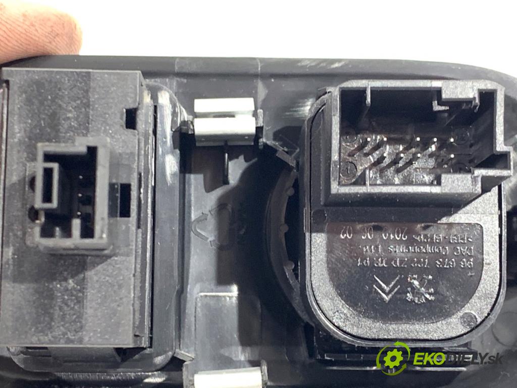 CITROEN C4 CACTUS liftback 2019 81 kW 1.2 THP 110 1199 Prepínač nastavenia spätných zrkadiel 96673722ZD (Prepínacie páčky pod volantom)