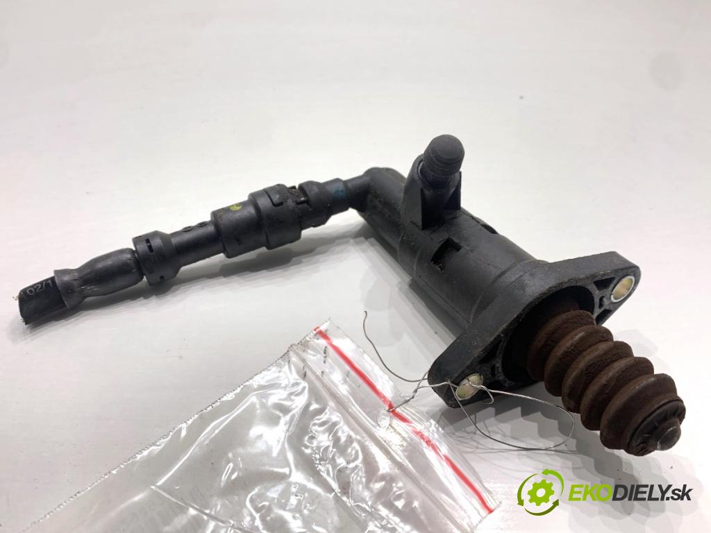 VW GOLF VII Kombi 2015 66 kW 1.6 TDI 1598 Spojkový valec pumpa spojky 5Q0721261C (Spojkový valec)