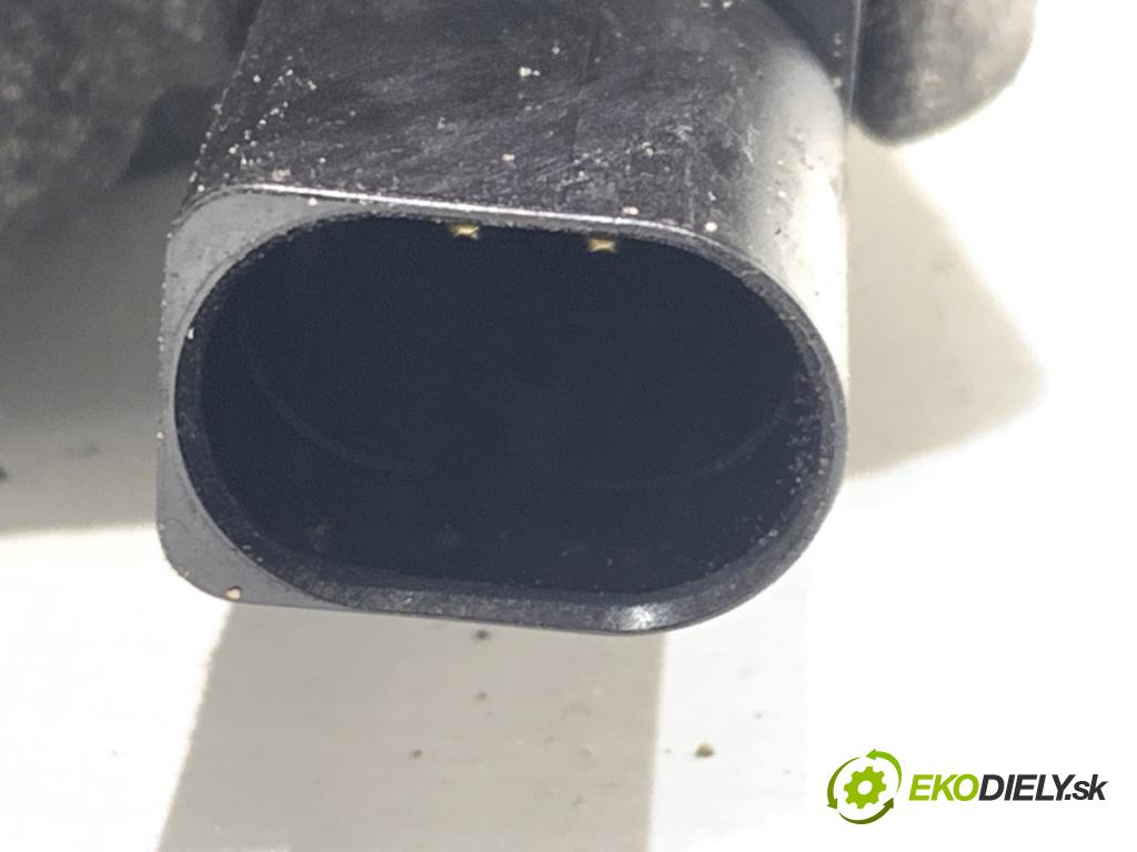 VW GOLF VII Kombi 2015 66 kW 1.6 TDI 1598 kompresor klimatizace 5Q0820803F (Kompresor klimatizace)