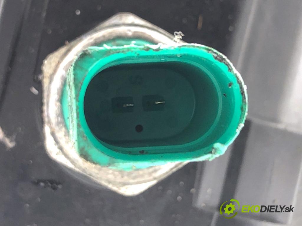 VW GOLF VII Kombi 2015 66 kW 1.6 TDI 1598 Obal filtra oleja 03N117021 3N115389 (Obal olejového filtra)