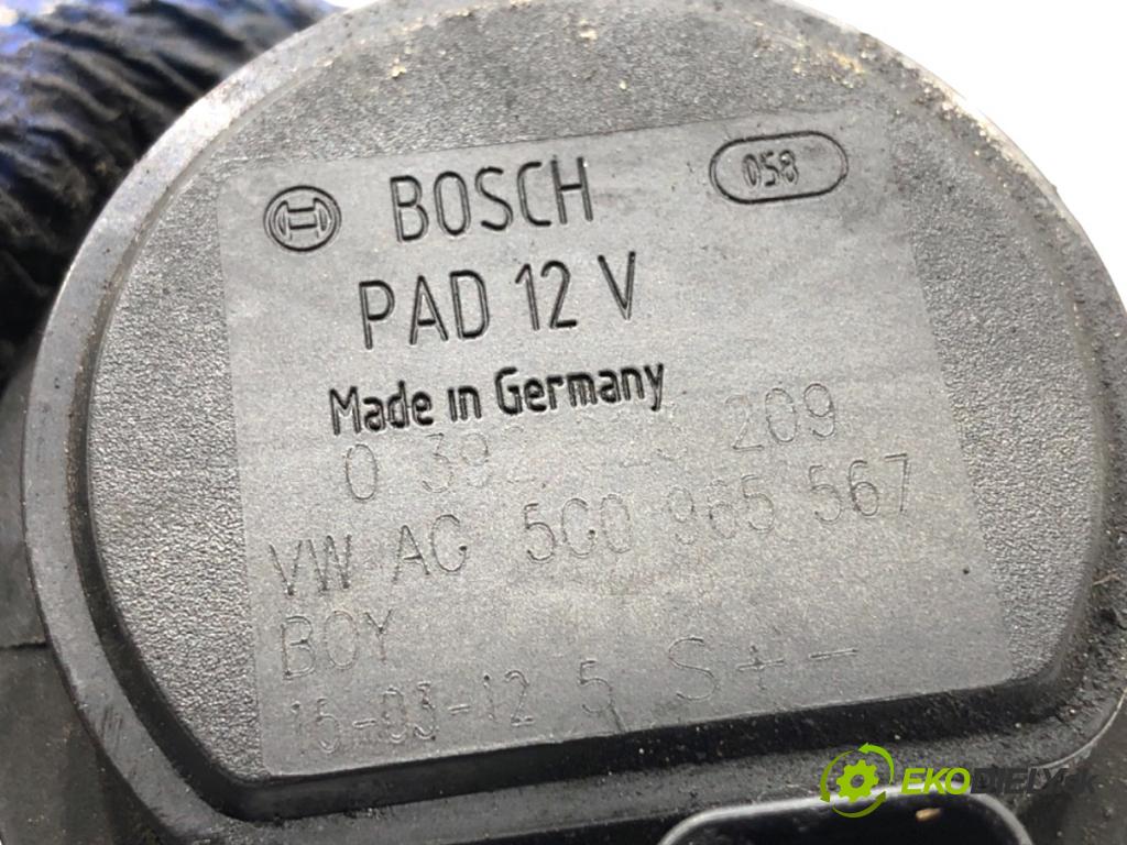 VW GOLF VII Kombi 2015 66 kW 1.6 TDI 1598 DALŠÍ: Pumpa vody 5G0965567 (Vodná pumpa)
