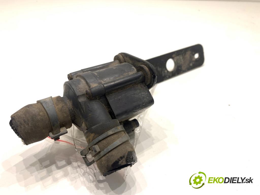 VW TRANSPORTER T6 Autobus 2020 81 kW 2.0 TDI 1968 DALŠÍ: Pumpa vody 5Q0965561B (Vodná pumpa)