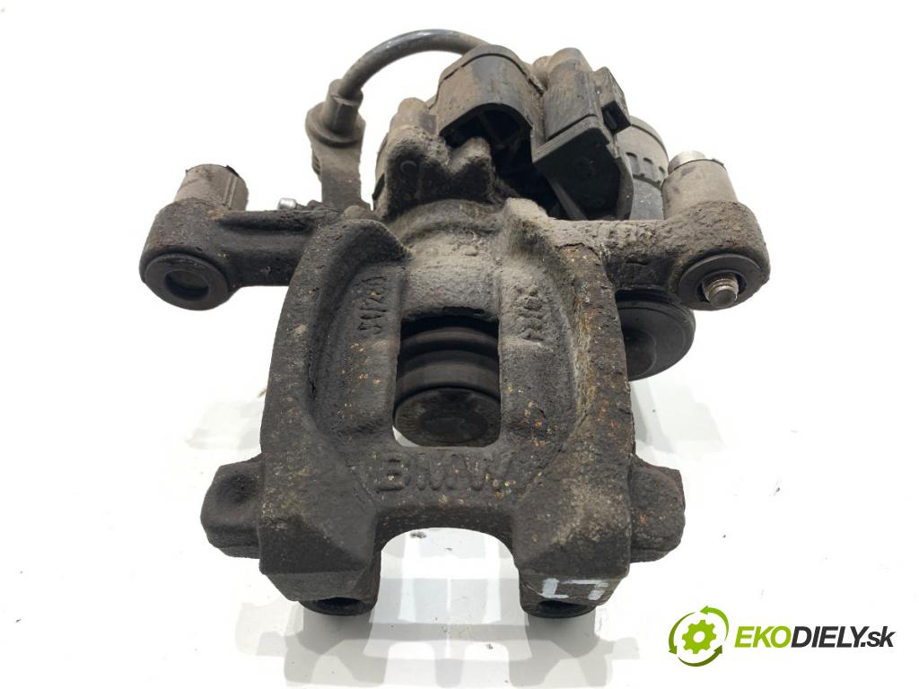 BMW F48 SUV 2018 103 kW sDrive 18 i 1499 Brzdič strmeň ľavy zad 