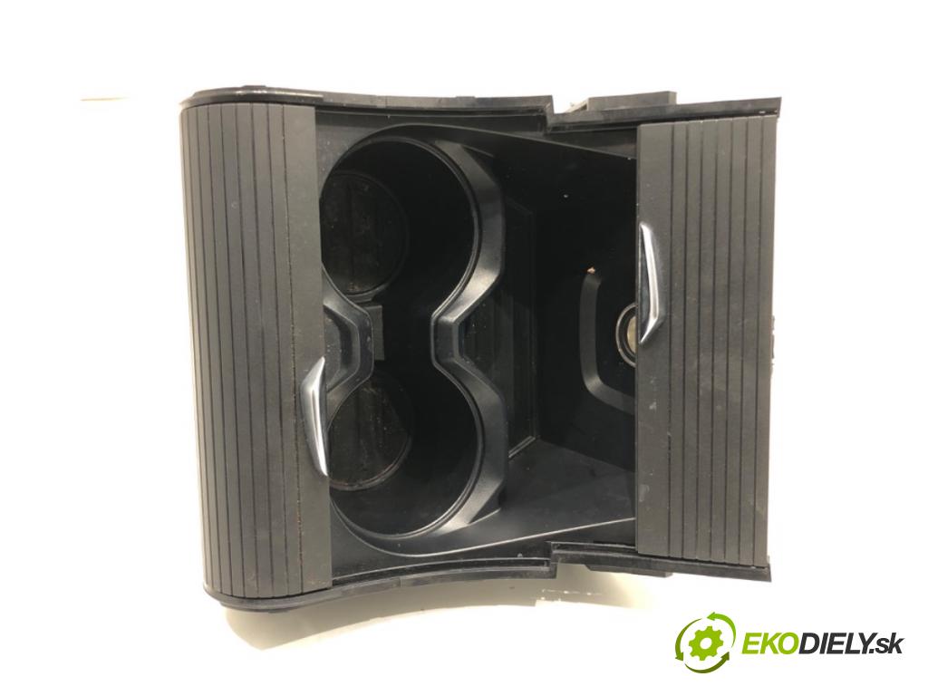 BMW F48 SUV 2018 103 kW sDrive 18 i 1499 držák na nápoje 9292557 (Držák nápojů)