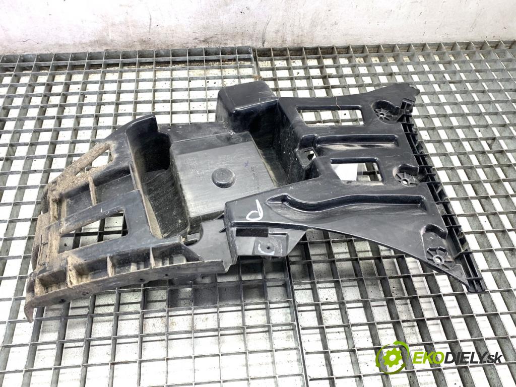 BMW F48 SUV 2018 103 kW sDrive 18 i 1499 Úchyt nárazníka pravy zad 7332318