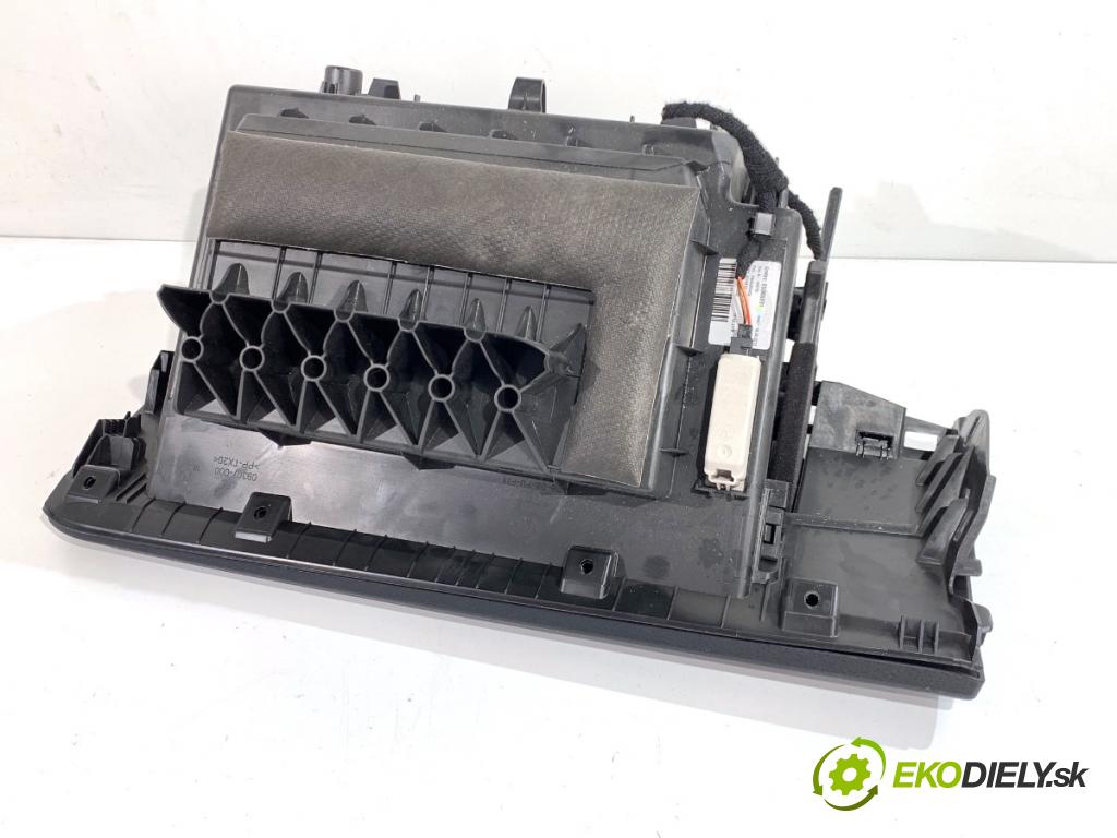 BMW F48 SUV 2018 103 kW sDrive 18 i 1499 Priehradka, kastlík spolujazdca 9339816 (Priehradka (kastlík))