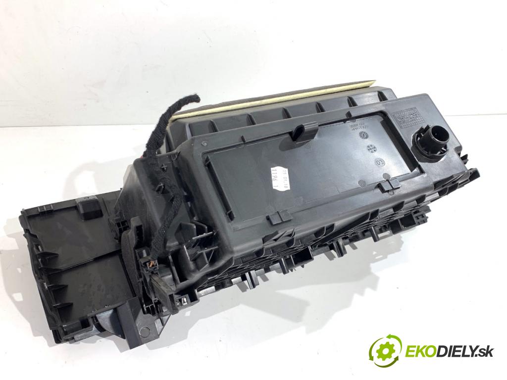 BMW F48 SUV 2018 103 kW sDrive 18 i 1499 Priehradka, kastlík spolujazdca 9339816 (Priehradka (kastlík))