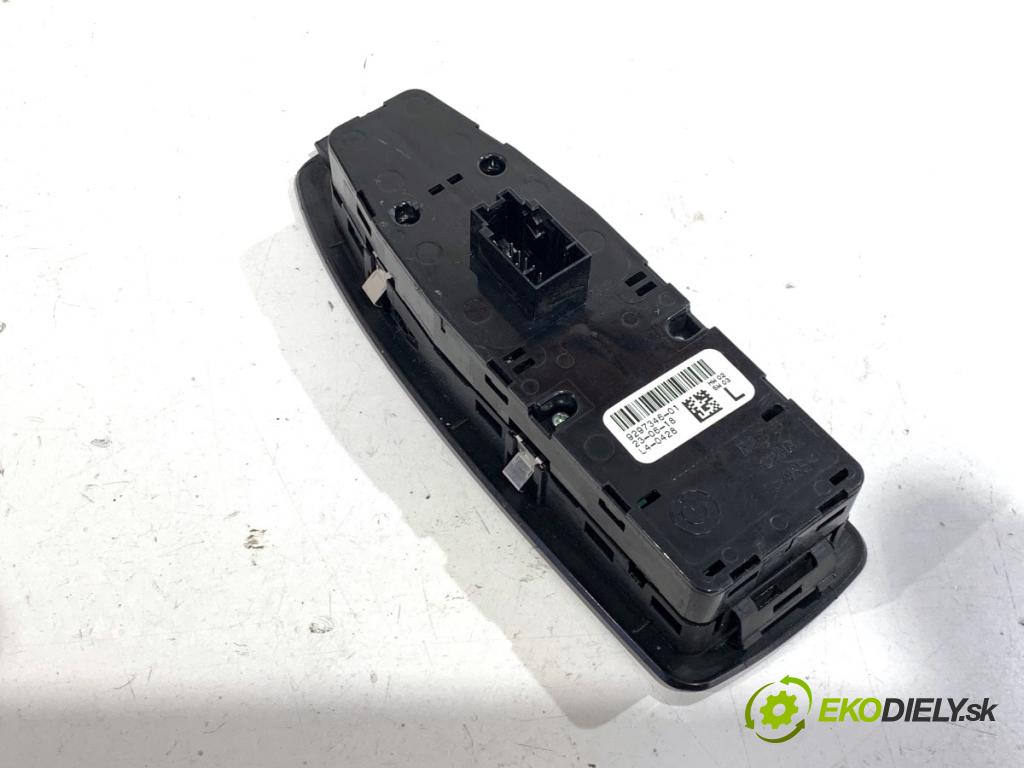 BMW F48 SUV 2018 103 kW sDrive 18 i 1499 Prepínač okien 9297346 (Prepínacie páčky pod volantom)