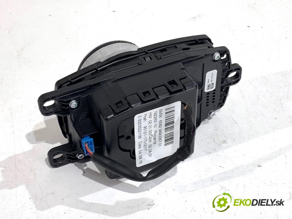BMW F48 SUV 2018 103 kW sDrive 18 i 1499 Panel ovládania radia 9490067 (Prepínacie páčky pod volantom)