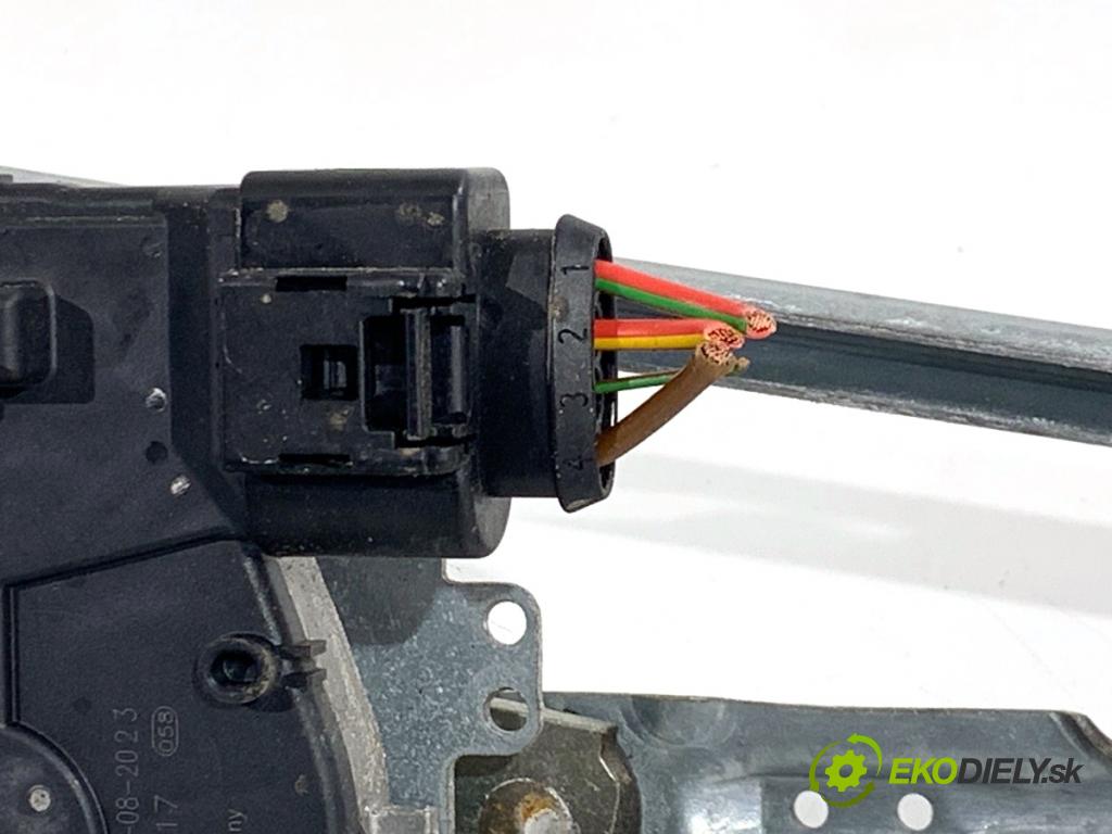 BMW F48 SUV 2018 103 kW sDrive 18 i 1499 Mechanizmus stieračov predný 7350657 (Motorček stieračov predný)