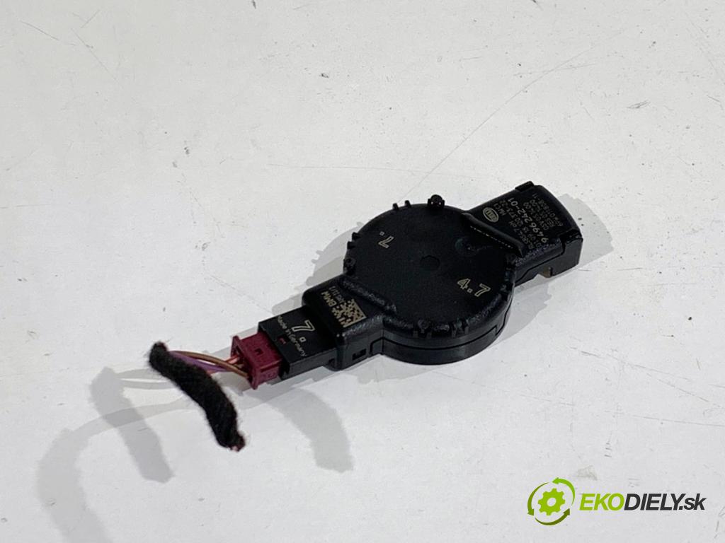 BMW F48 SUV 2018 103 kW sDrive 18 i 1499 Snímač dažďa 9496242 (Snímač dažďa)