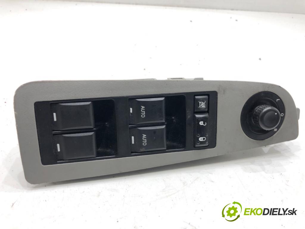 CHRYSLER 300C sedan 2007 160 kW 3.0 CRD 2987 Prepínač okien 04602781AA (Prepínacie páčky pod volantom)