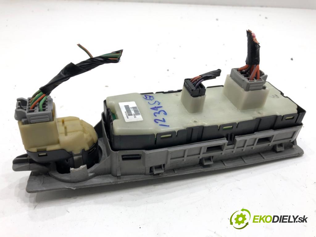 CHRYSLER 300C sedan 2007 160 kW 3.0 CRD 2987 Prepínač okien 04602781AA (Prepínacie páčky pod volantom)