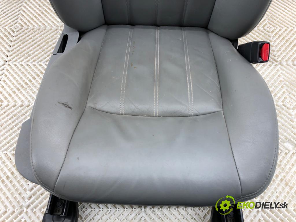 CHRYSLER 300C sedan 2007 160 kW 3.0 CRD 2987 Sedadlo pravy predný