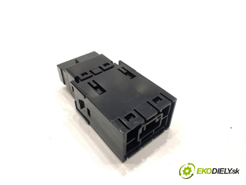 LEXUS LBX  2025 100 kW Hybrid (MAYH10)   (1490 ccm / 100 kW / 136 KM) 1490 Spínač svetiel výstražných (núdzových) 15G527 (Prepínacie páčky pod volantom)