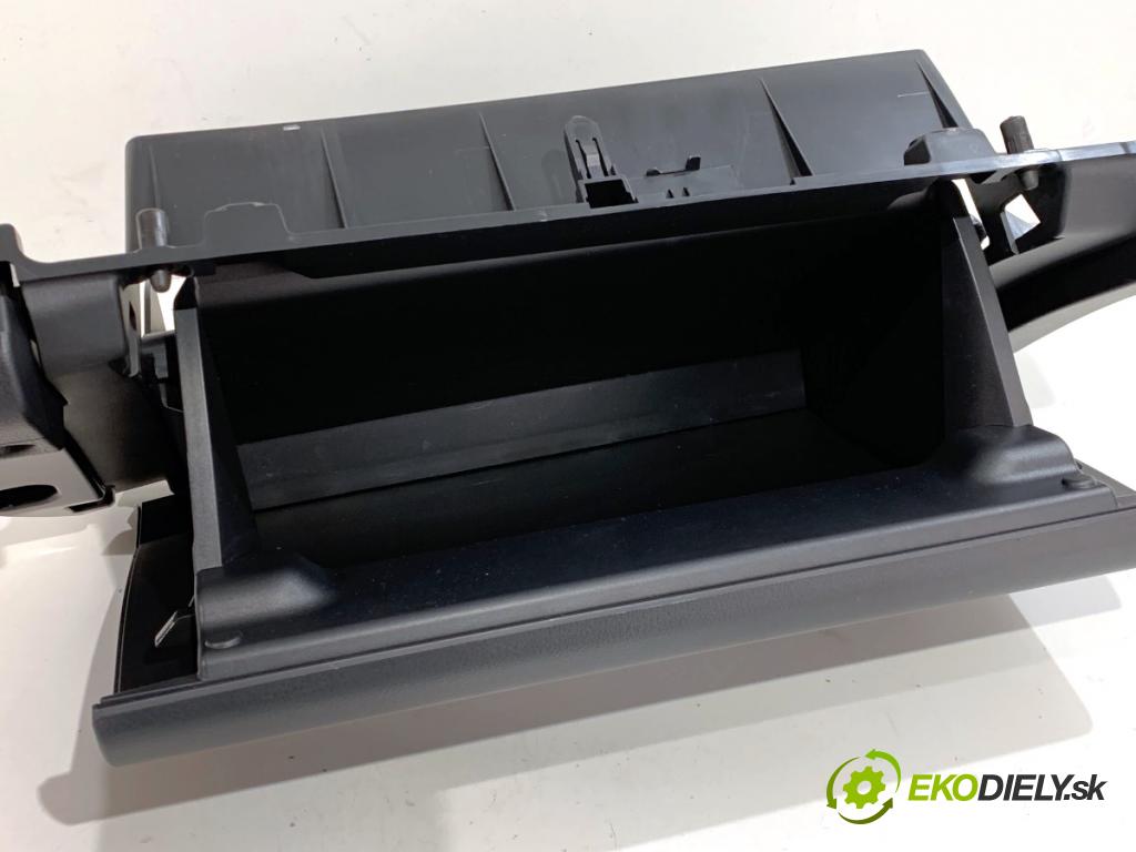 LEXUS LBX  2025 100 kW Hybrid (MAYH10)   (1490 ccm / 100 kW / 136 KM) 1490 Priehradka, kastlík spolujazdca  (Priehradka (kastlík))