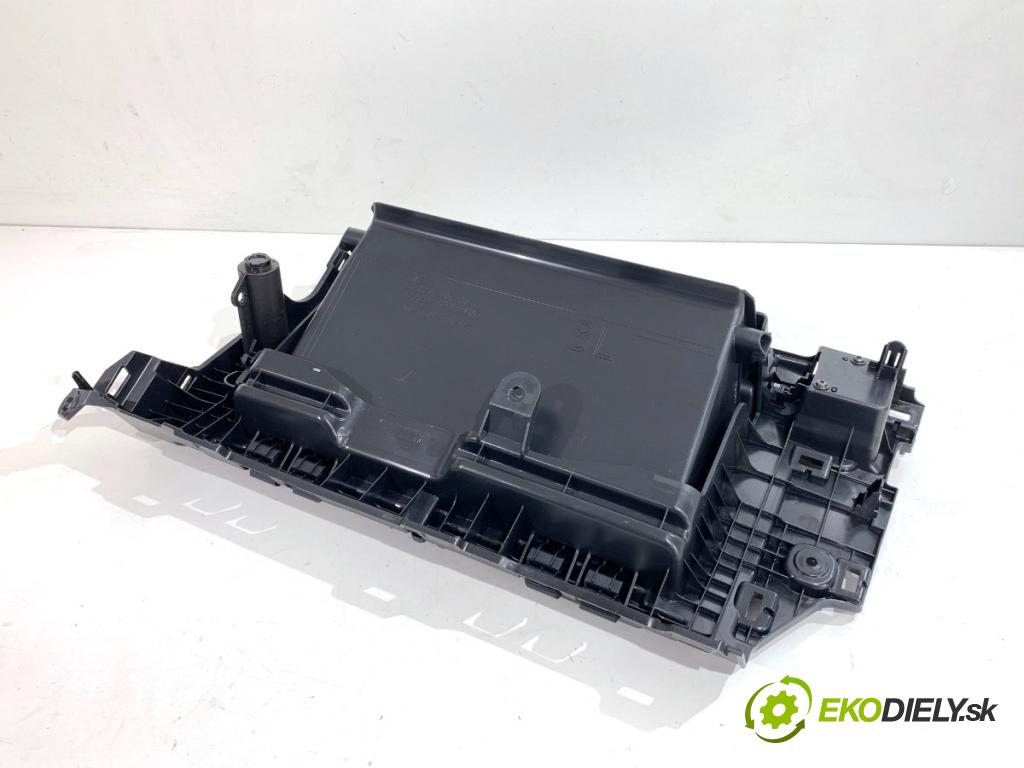 LEXUS LBX  2025 100 kW Hybrid (MAYH10)   (1490 ccm / 100 kW / 136 KM) 1490 Priehradka, kastlík spolujazdca  (Priehradka (kastlík))