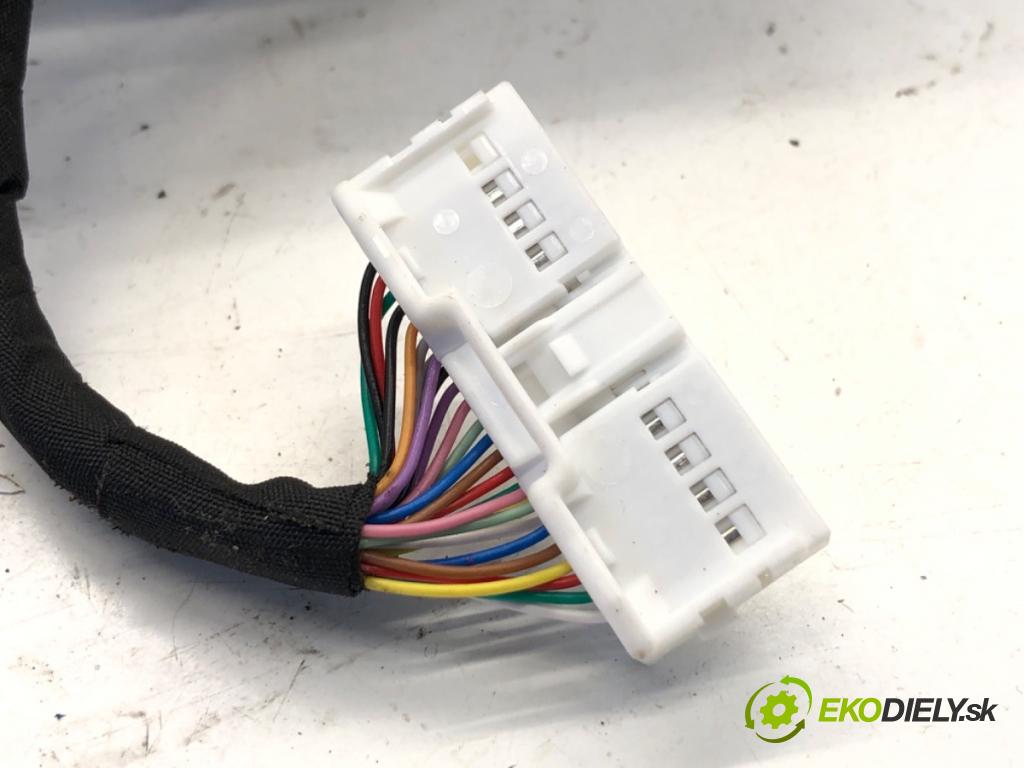 LEXUS LBX  2025 100 kW Hybrid (MAYH10)   (1490 ccm / 100 kW / 136 KM) 1490 Prepínač kombinovaný  (Prepínacie páčky pod volantom)