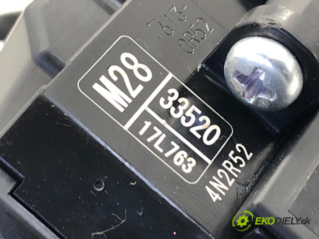 LEXUS LBX  2025 100 kW Hybrid (MAYH10)   (1490 ccm / 100 kW / 136 KM) 1490 přepínač kombinovaný  (Páčky pod volantem)