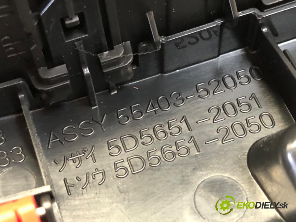 LEXUS LBX  2025 100 kW Hybrid (MAYH10)   (1490 ccm / 100 kW / 136 KM) 1490 Mriežky kúrenia ľavy predný 55403-52050
