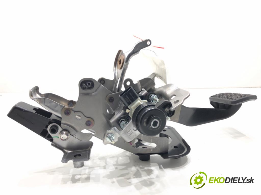 LEXUS LBX  2025 100 kW Hybrid (MAYH10)   (1490 ccm / 100 kW / 136 KM) 1490 pedal brzdy 9822715980