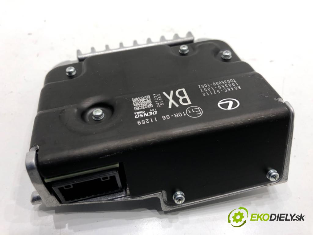 LEXUS LBX  2025 100 kW Hybrid (MAYH10)   (1490 ccm / 100 kW / 136 KM) 1490 KAMERA okna prednej 8646C-52110