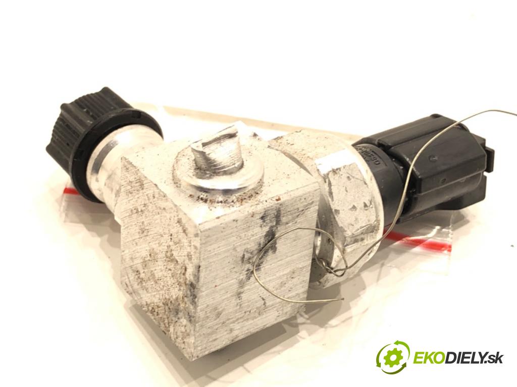 LEXUS LBX  2025 100 kW Hybrid (MAYH10)   (1490 ccm / 100 kW / 136 KM) 1490 Snímač klimatizácie  (Snímač klimatizácie)