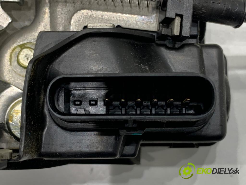 VOLVO S90 II sedan 2019 223 kW T8 Hybrid AWD 1969 zámok Dvere pravy predný 31462456