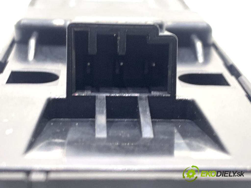 VOLVO S90 II sedan 2019 223 kW T8 Hybrid AWD 1969 Prepínač okien 31433927 (Prepínacie páčky pod volantom)