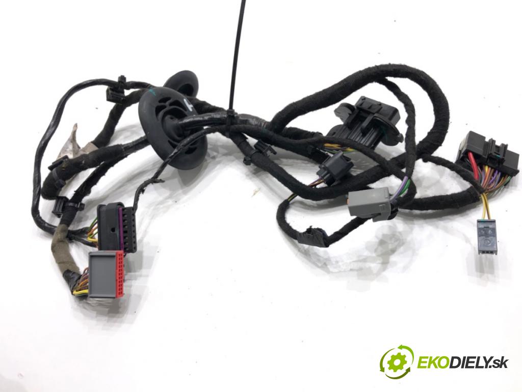 VOLVO S90 II sedan 2019 223 kW T8 Hybrid AWD 1969 káblovačka dveře zadní část pravý