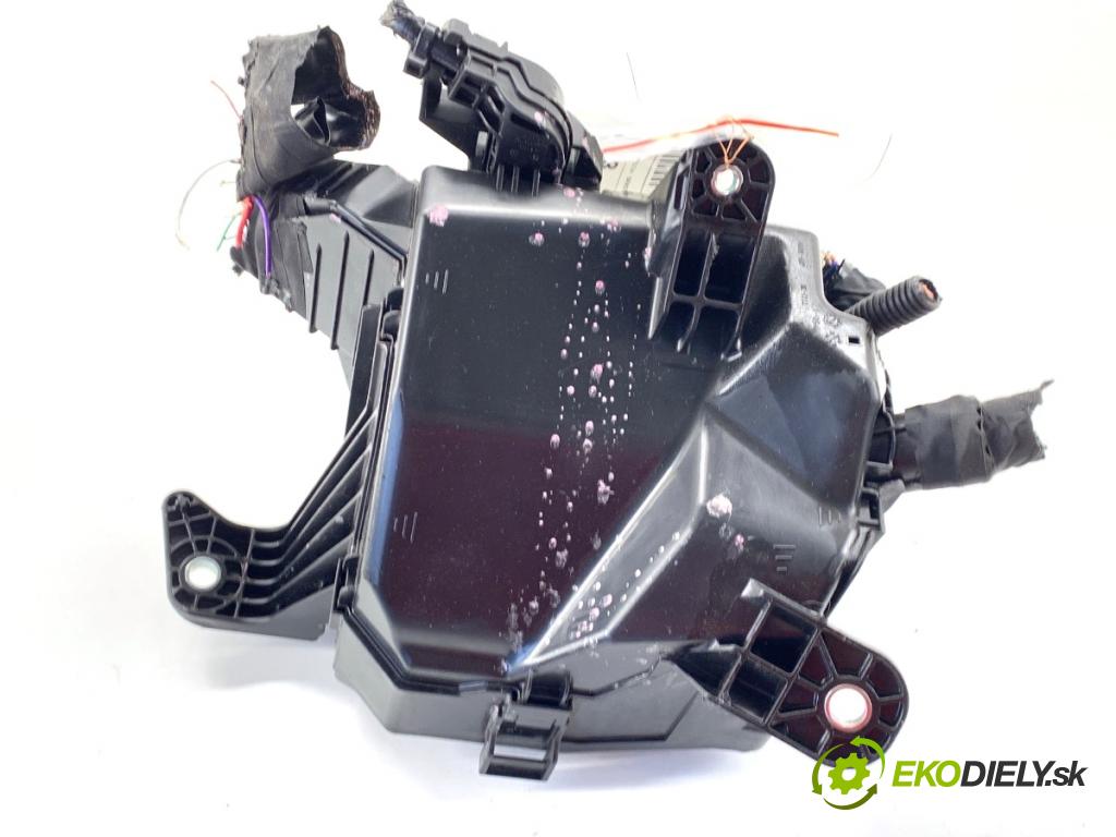 LEXUS LBX  2025 100 kW Hybrid (MAYH10)   (1490 ccm / 100 kW / 136 KM) 1490 Skrinka poistková 82644-V2020 (Poistková skrinka)