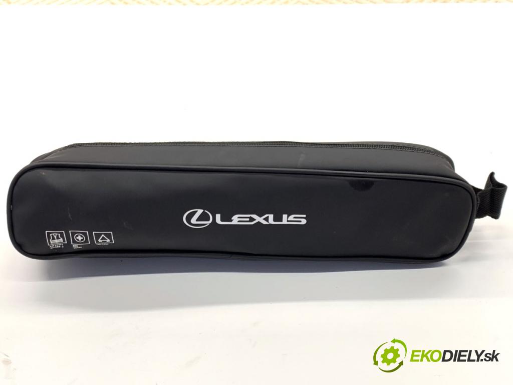 LEXUS LBX  2025 100 kW Hybrid (MAYH10)   (1490 ccm / 100 kW / 136 KM) 1490 Súprava trojuholník 