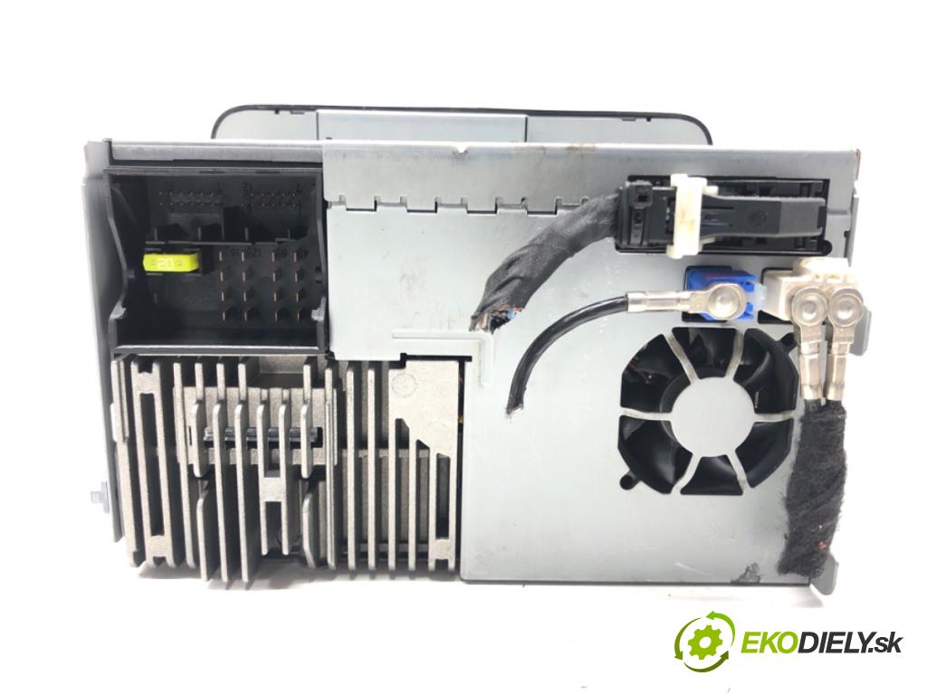 VW PASSAT B7 Kombi 2012 103 kW 2.0 TDI 1968 RADIO 1T0035680H (Audio zariadenie)