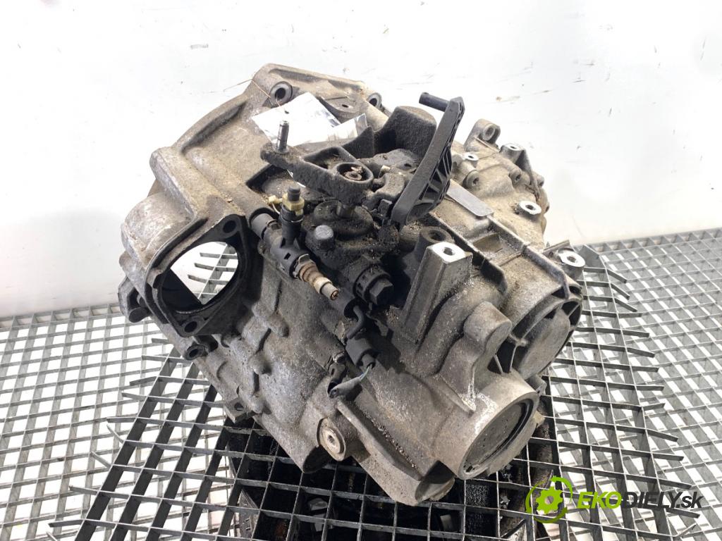 VW PASSAT B7 Kombi 2012 103 kW 2.0 TDI 1968 převodovka NFU (Převodovka)