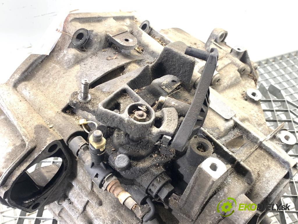 VW PASSAT B7 Kombi 2012 103 kW 2.0 TDI 1968 převodovka NFU (Převodovka)